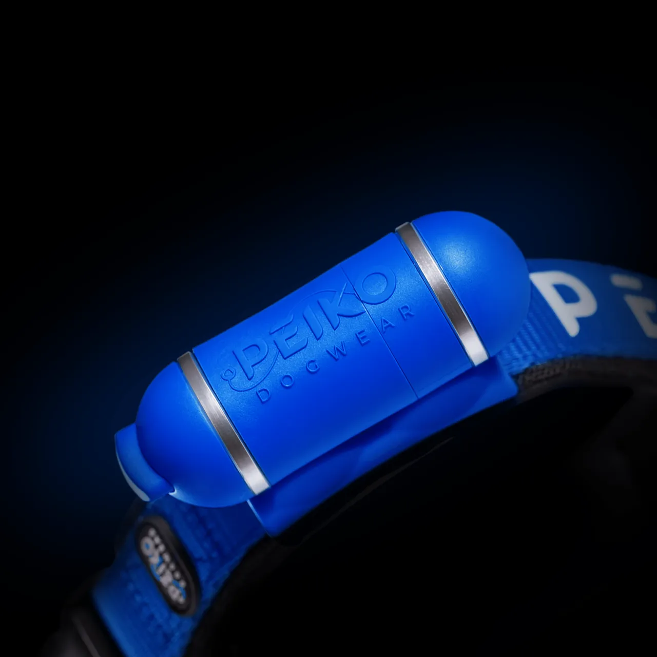 Integrated leash in collar