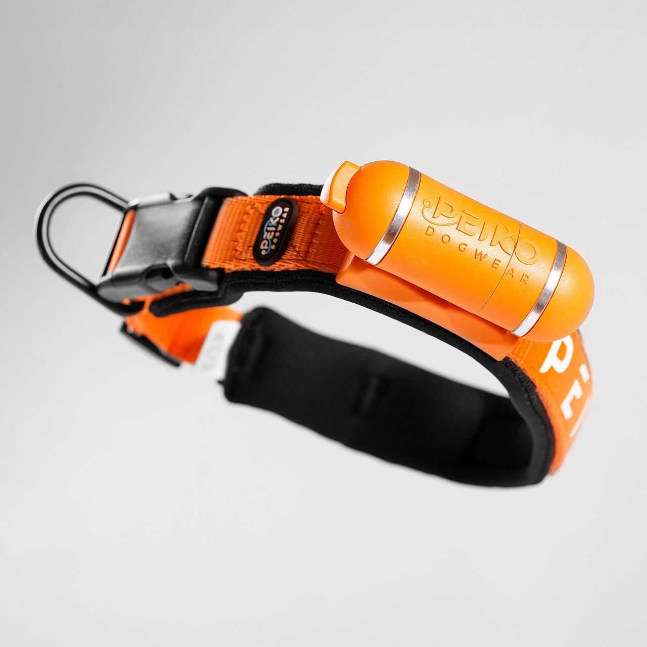 Integrated leash in collar