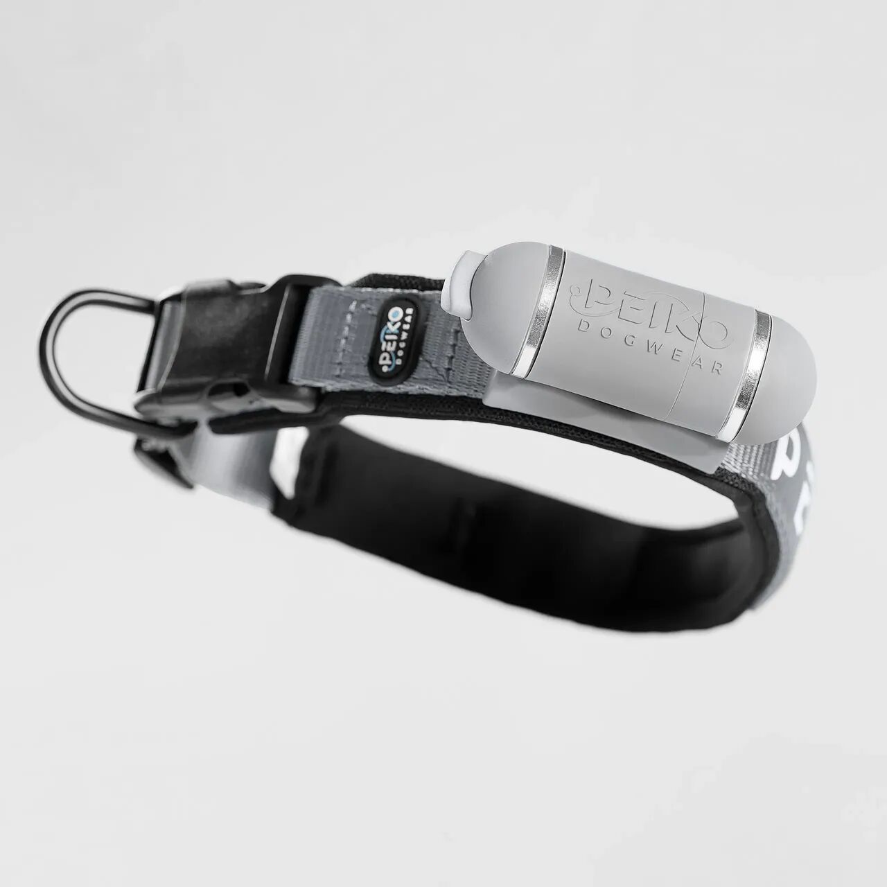 Integrated leash in collar