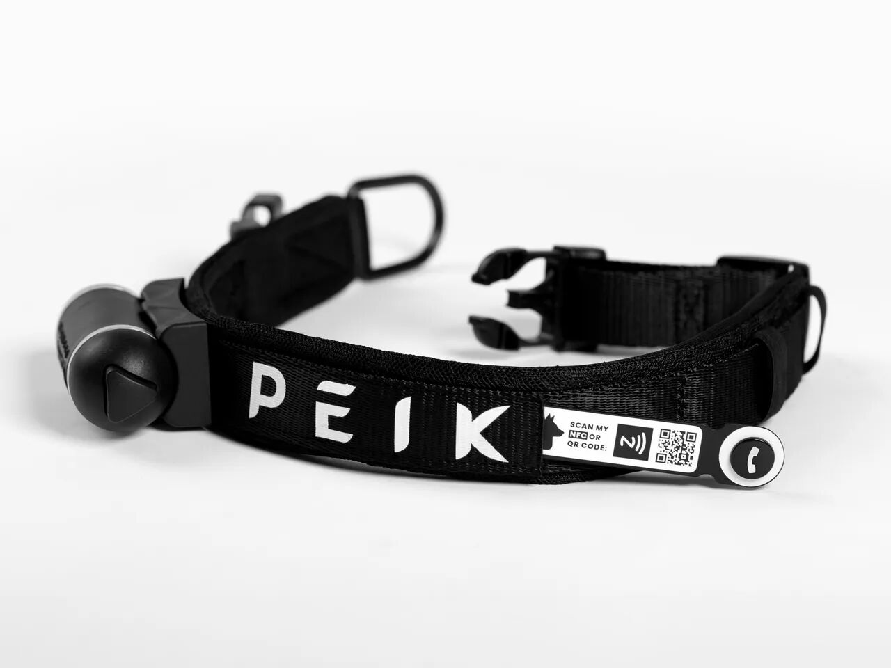 Integrated leash in collar