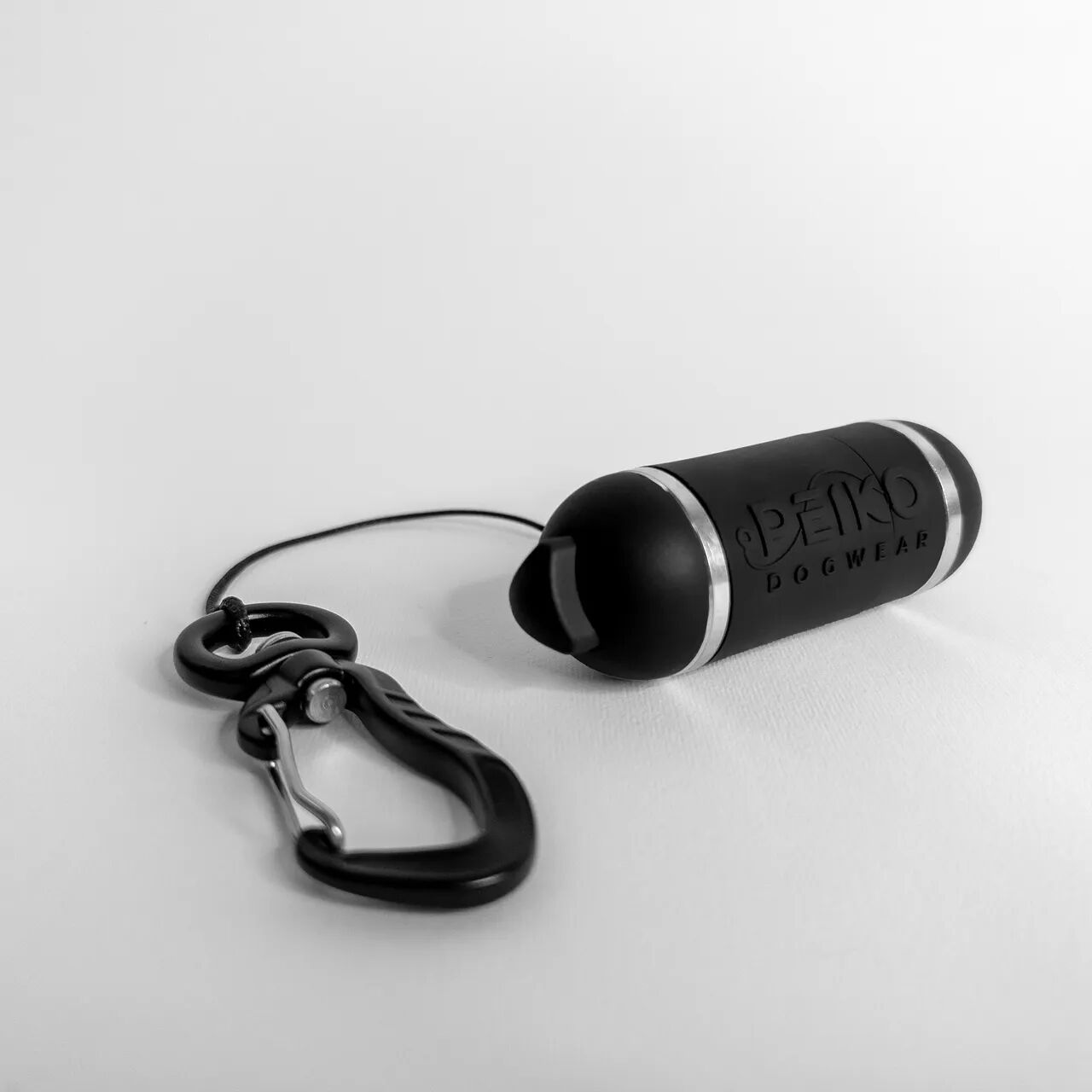 peiko-pocket-quickleash-style-black-cut.jpg