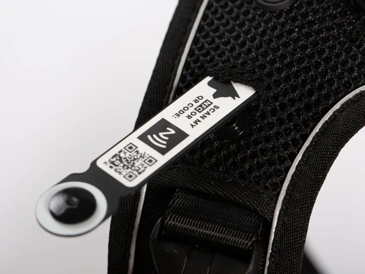 PEIKO® Quickleash™ Dogharness With Built-in Retractable Dog Leash with data card
