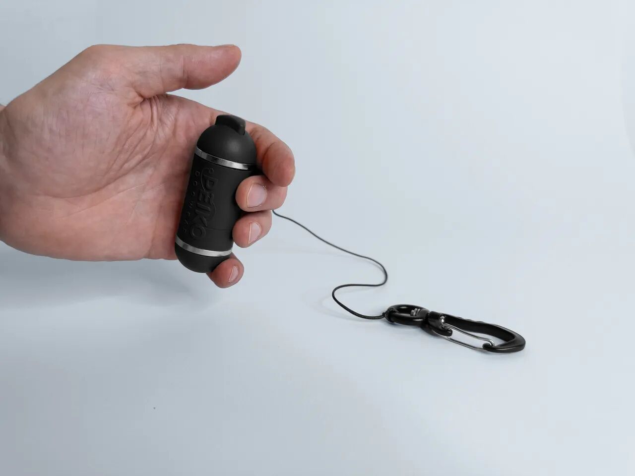 pocket-quickleash-in-hand.jpg